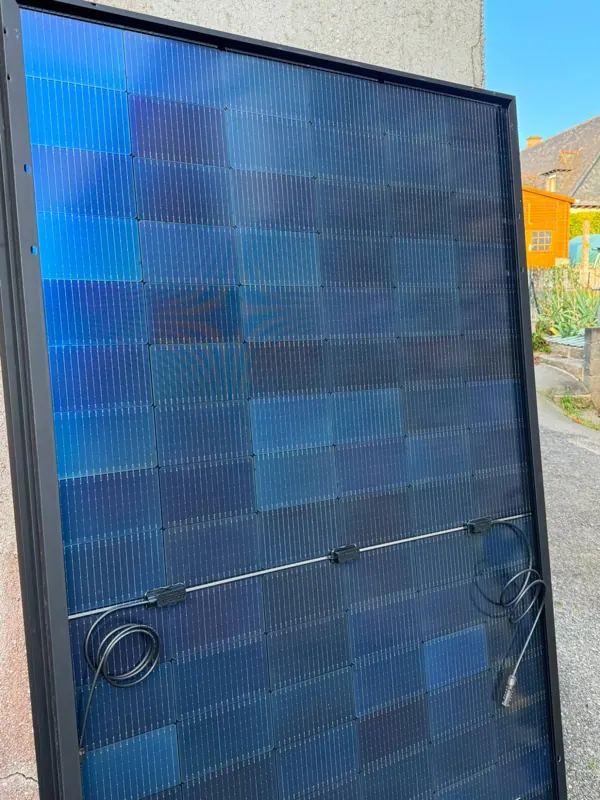 Installation Soleva Home chez un particulier : panneau solaire avant la pose