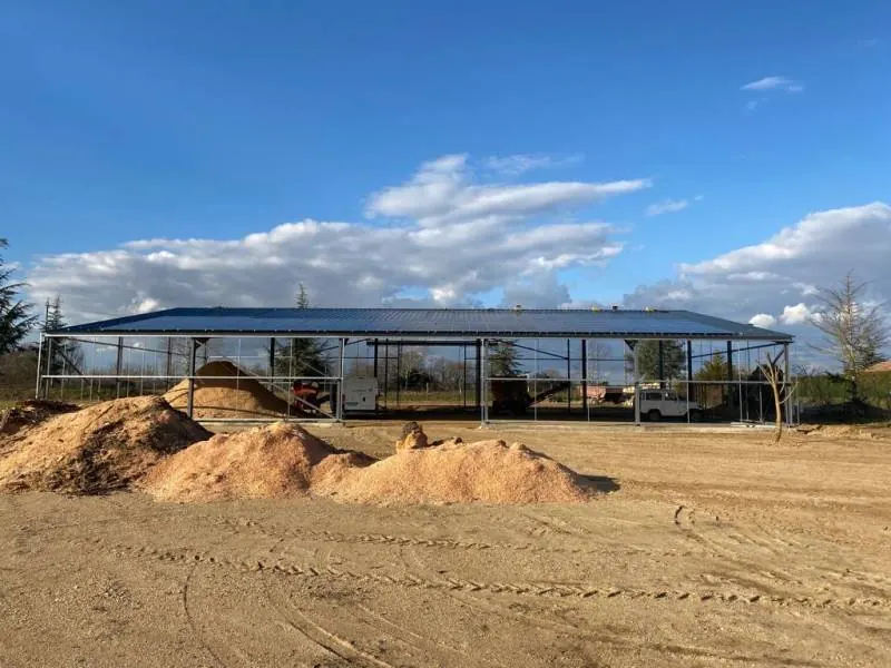 Installation Soleva Pro pour un professionnel : hangar neuf en construction