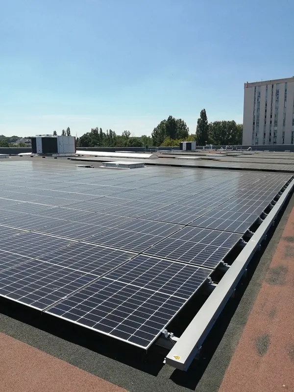 Installation Soleva Pro pour un professionnel : toiture de supermarché